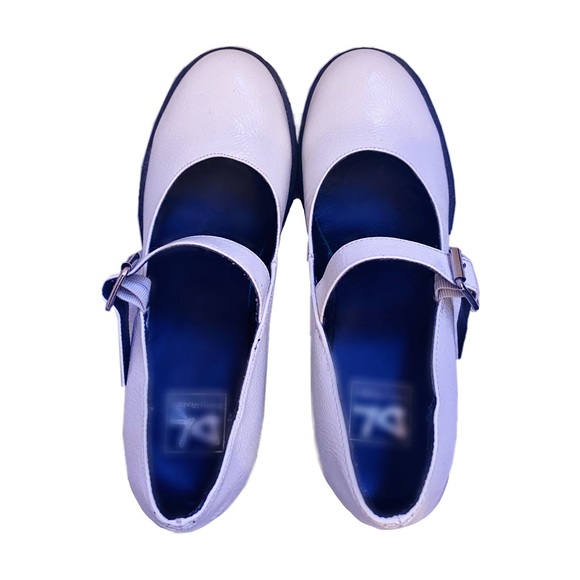 Size 7 White and Black Chunky Mary Jane Shoes - Picture 2 of 3